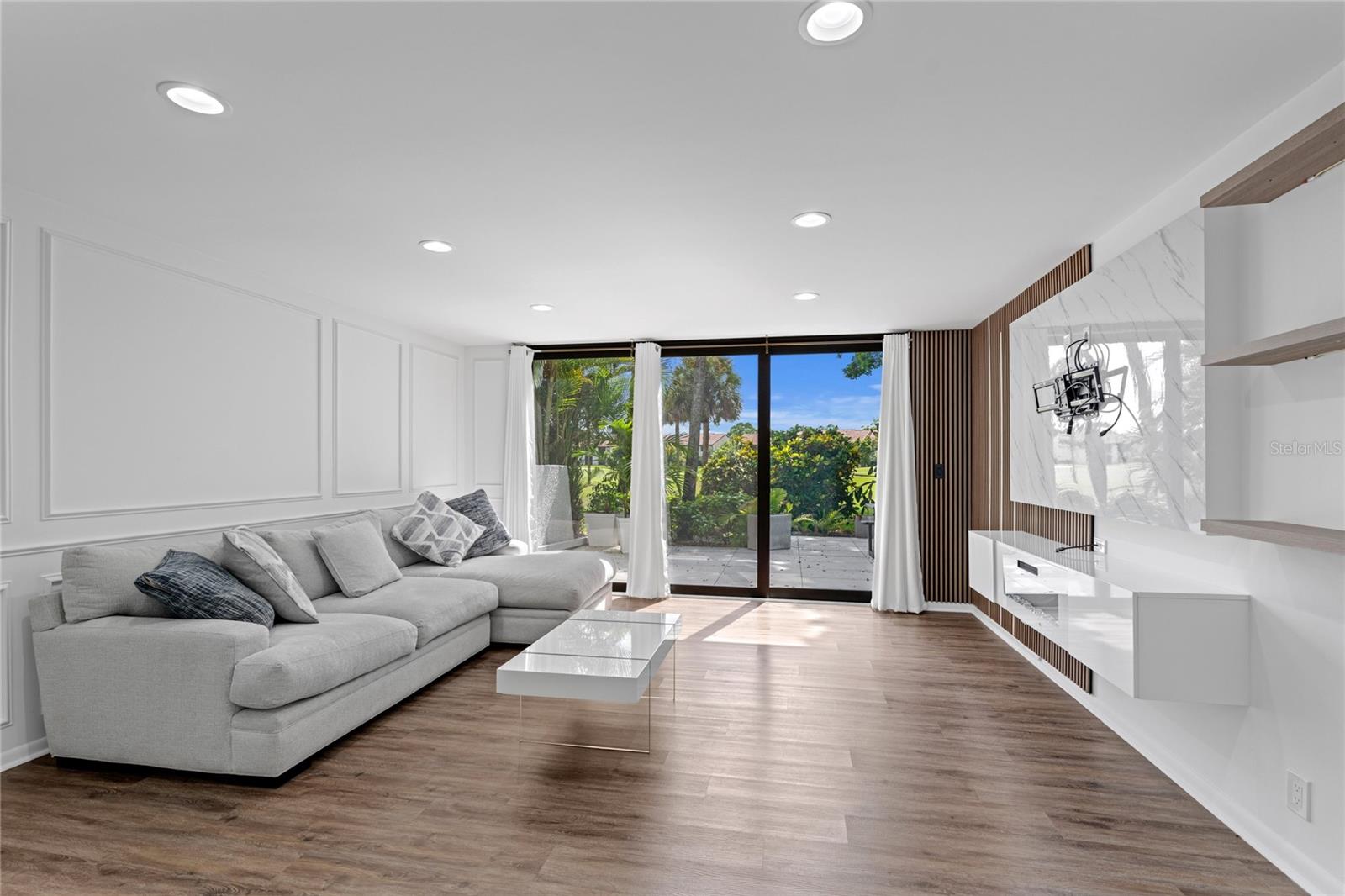 Image 2 of 23 For 4469 Luxemburg Court