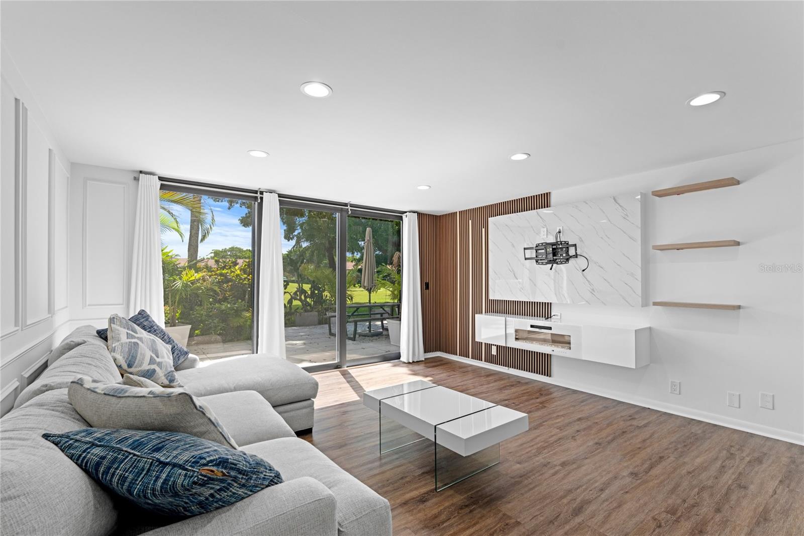 Image 3 of 23 For 4469 Luxemburg Court