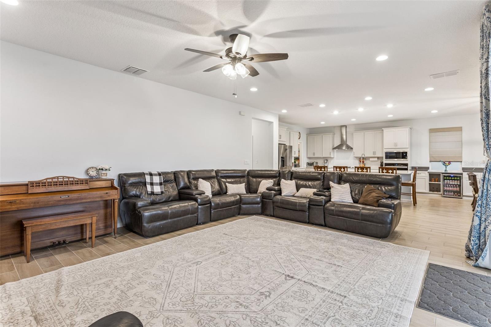 Image 11 of 39 For 594 Via Bella Court