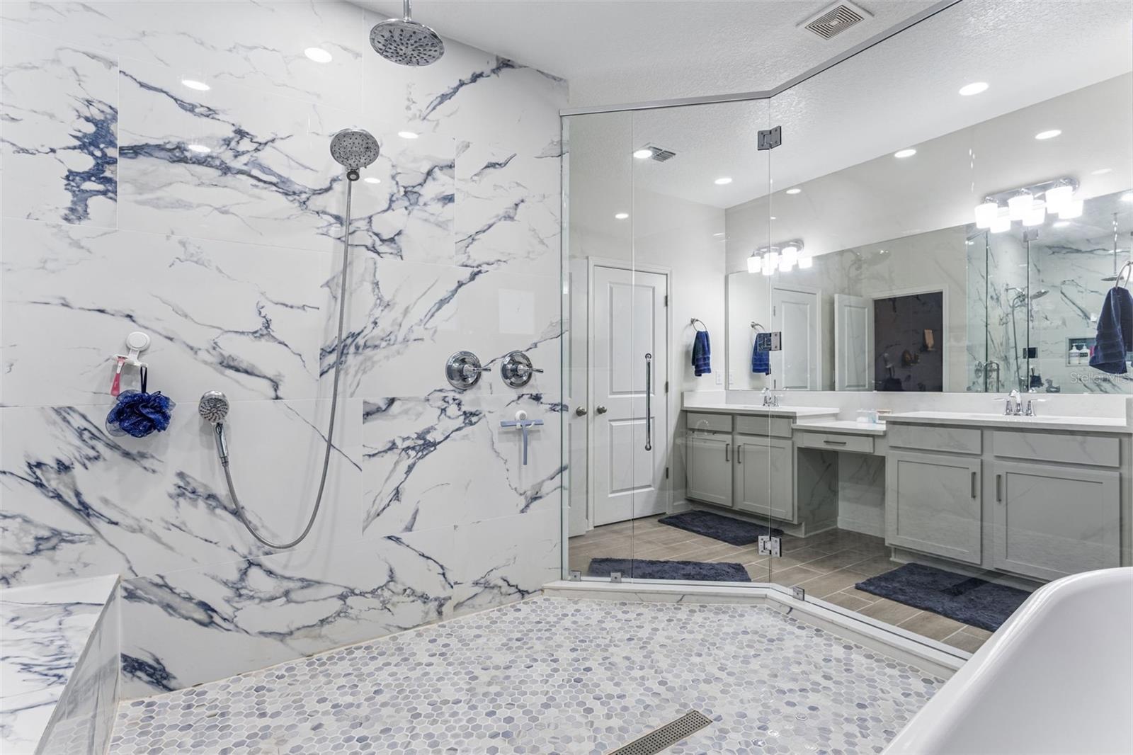 Image 24 of 39 For 594 Via Bella Court