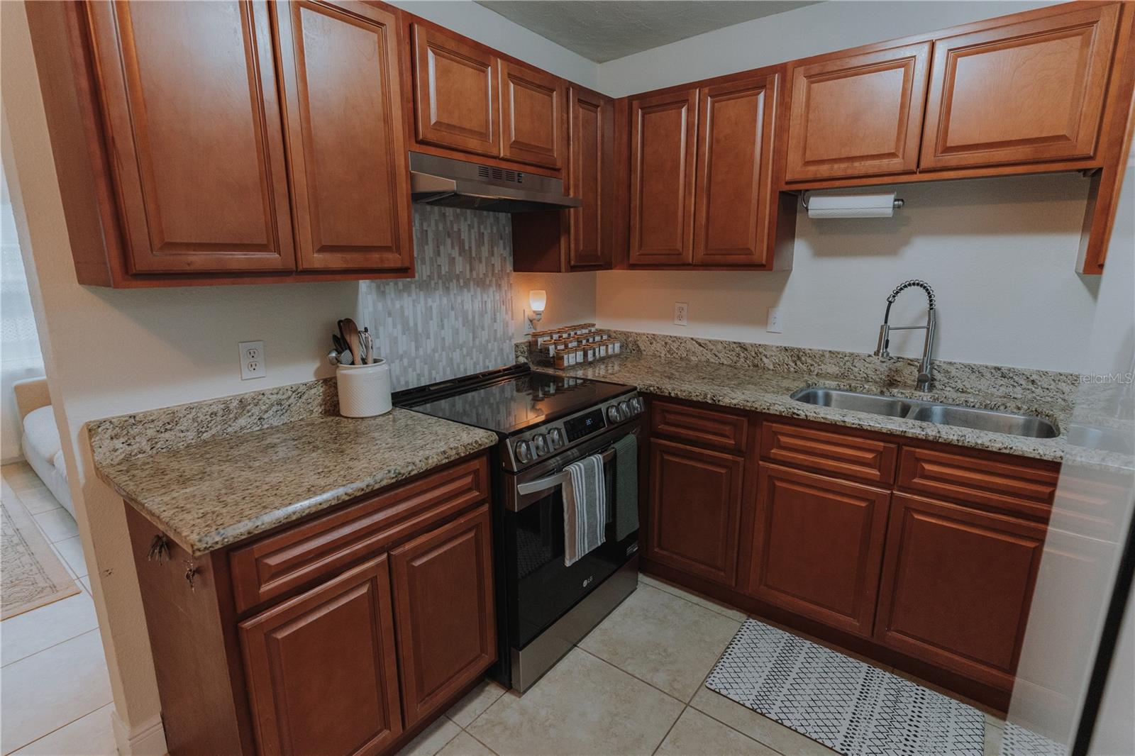 Image 12 of 49 For 231 Abbott Avenue