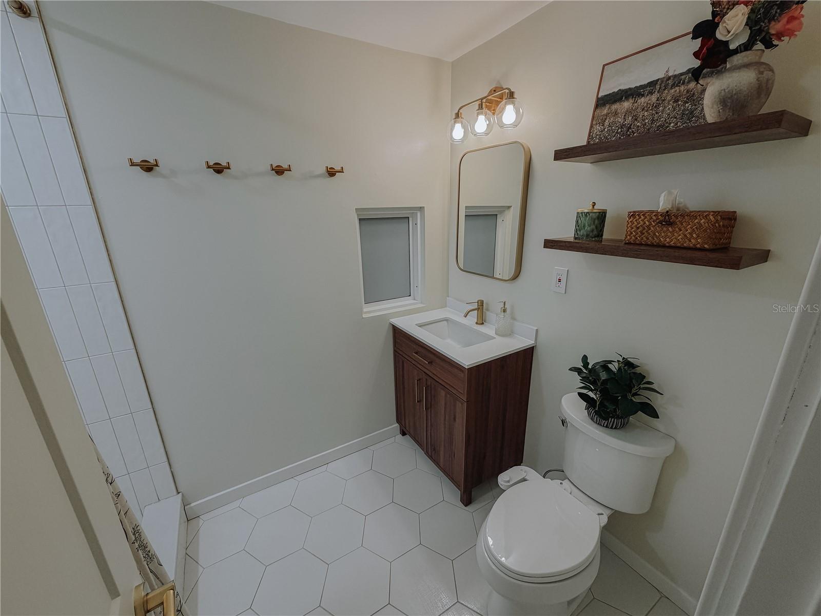 Image 19 of 49 For 231 Abbott Avenue