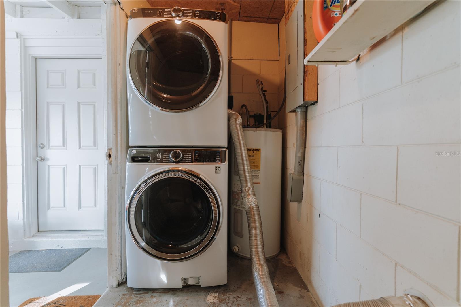 Image 32 of 49 For 231 Abbott Avenue