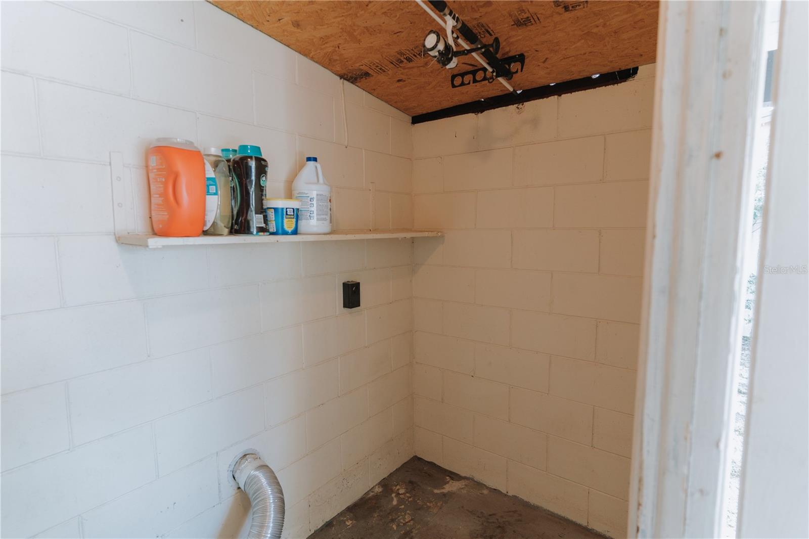 Image 34 of 49 For 231 Abbott Avenue