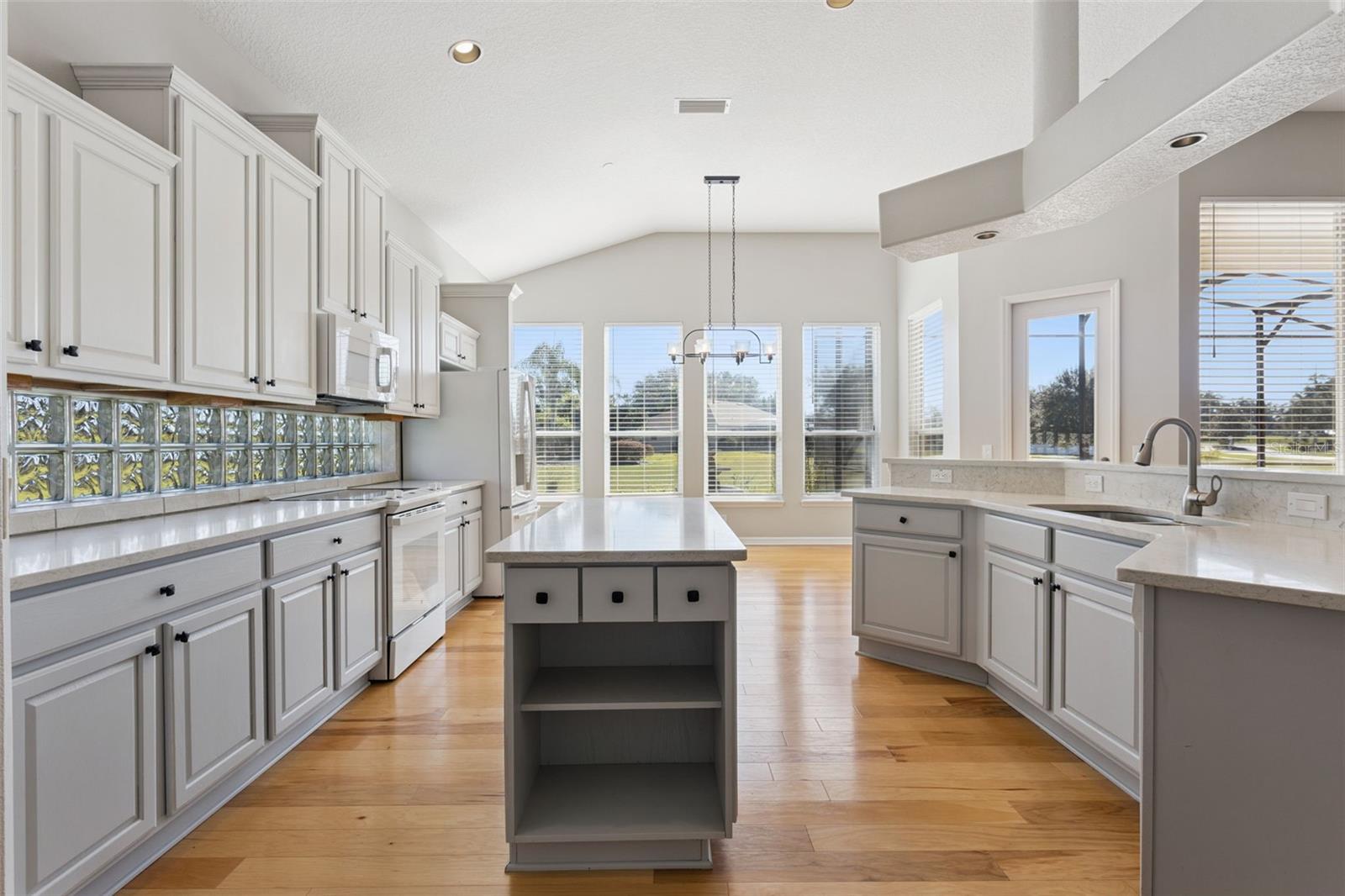 Image 19 of 52 For 23518 Oak Prairie Circle