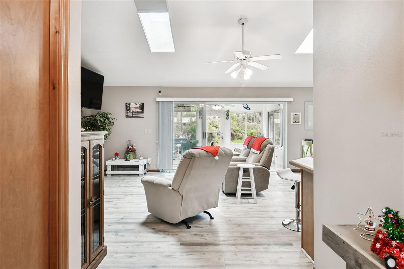 Image 7 of 56 For 250 Sunrise Boulevard