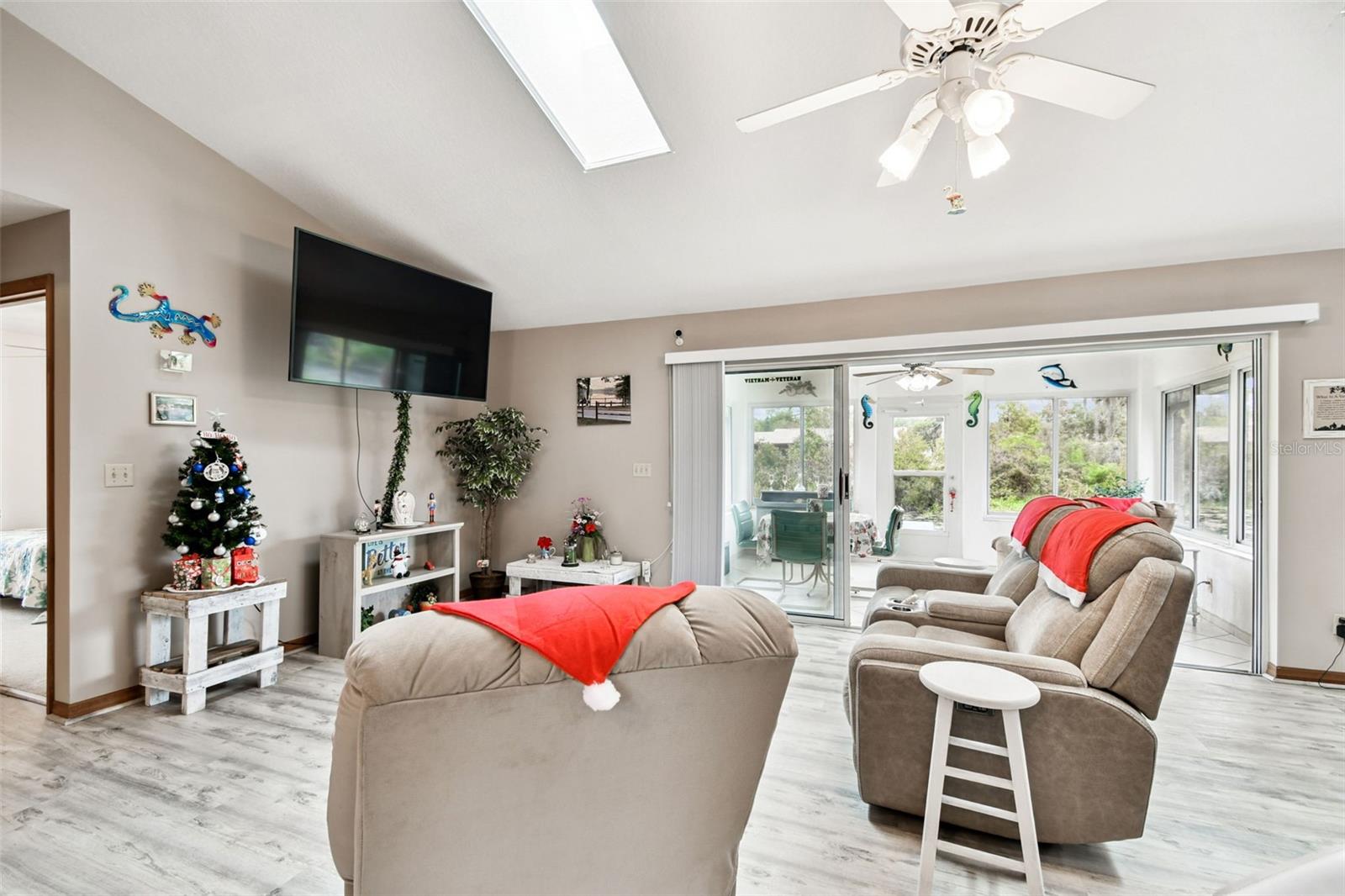 Image 8 of 56 For 250 Sunrise Boulevard