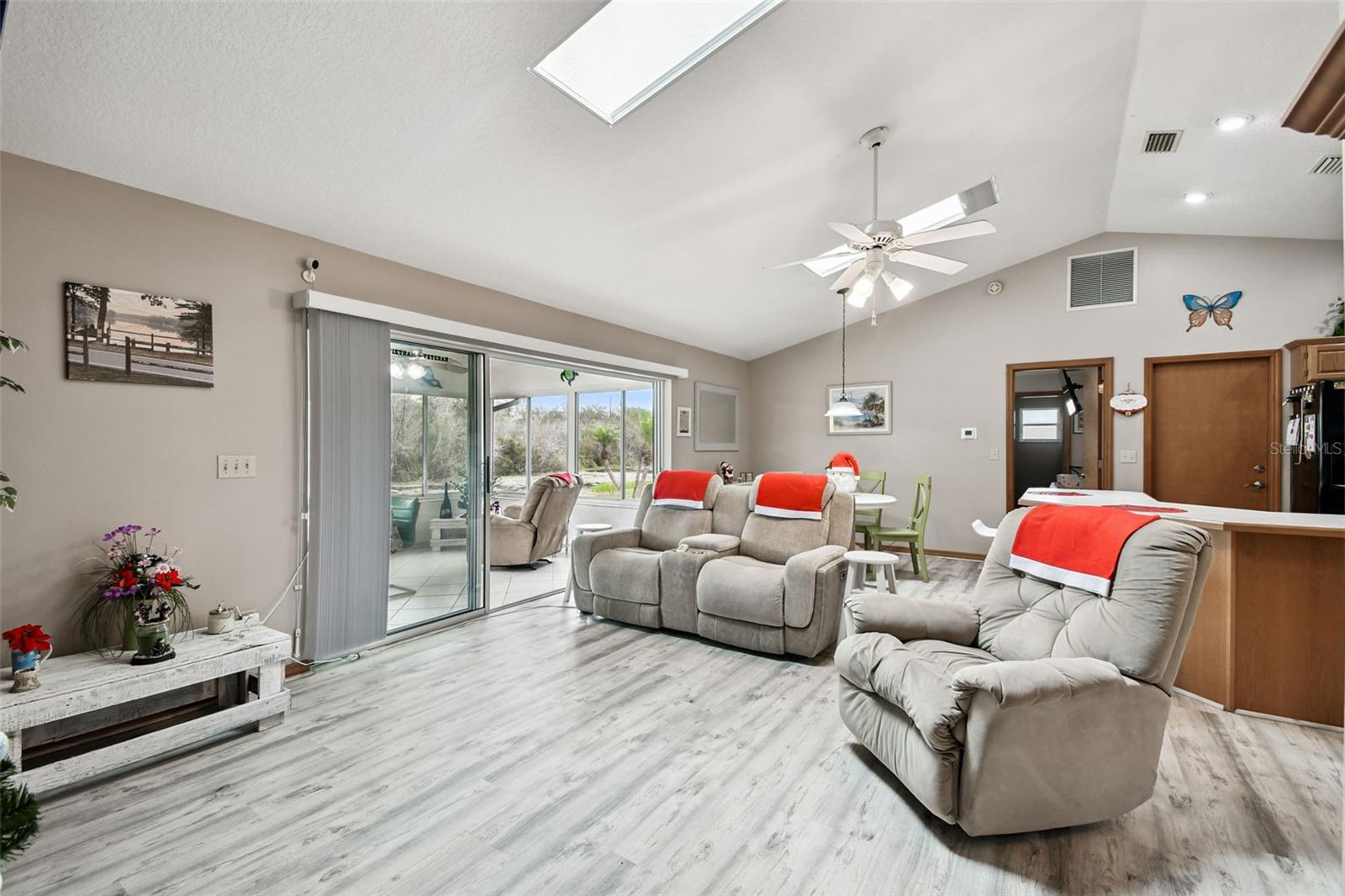 Image 9 of 56 For 250 Sunrise Boulevard