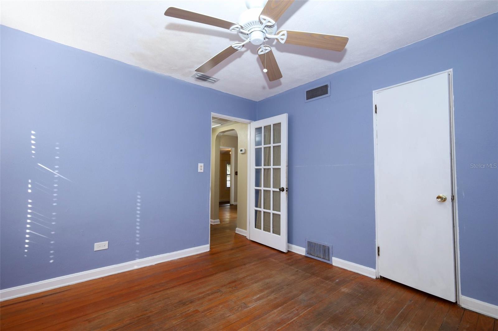 Image 10 of 34 For 921 Eldridge Street