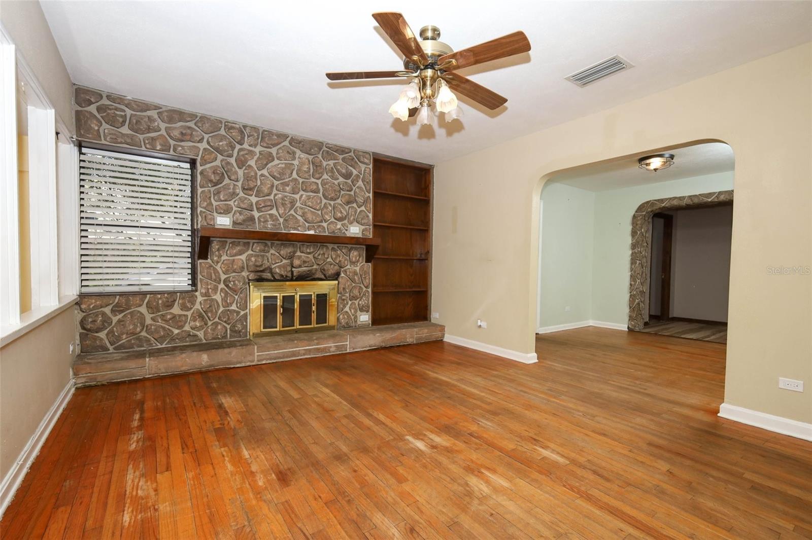 Image 12 of 34 For 921 Eldridge Street