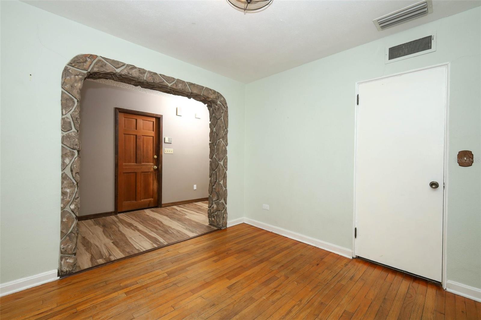 Image 16 of 34 For 921 Eldridge Street