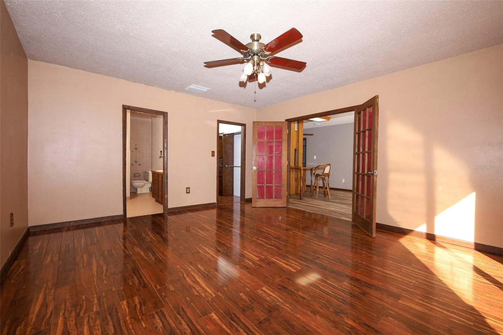 Image 28 of 34 For 921 Eldridge Street