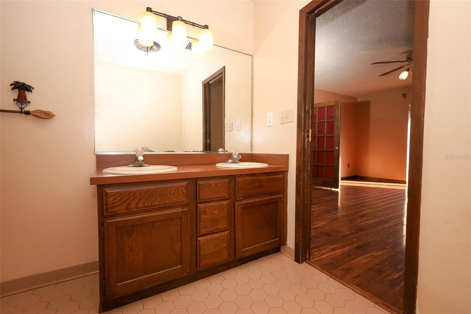 Image 29 of 34 For 921 Eldridge Street