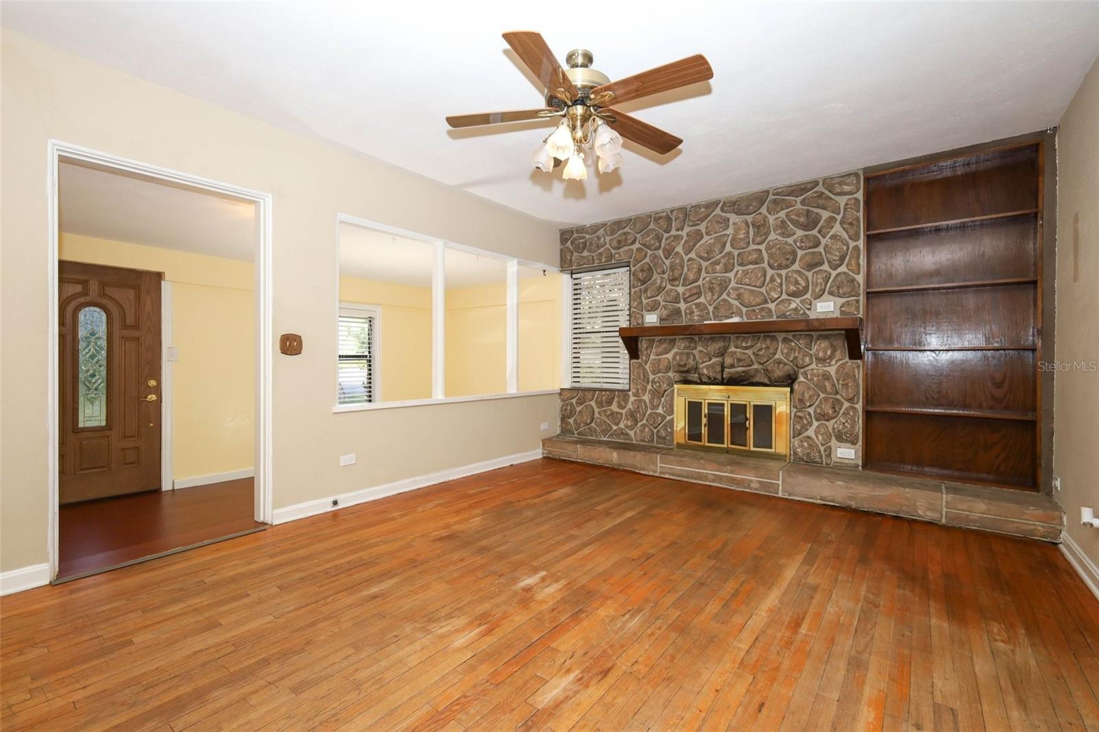 Image 5 of 34 For 921 Eldridge Street