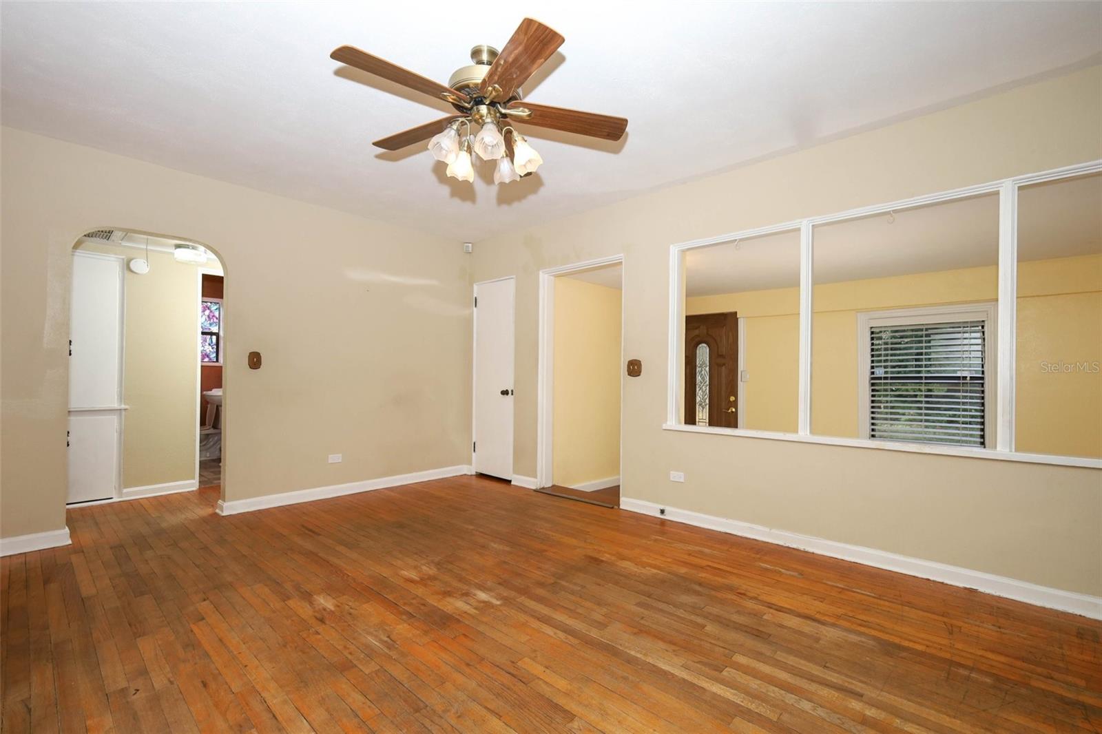 Image 6 of 34 For 921 Eldridge Street