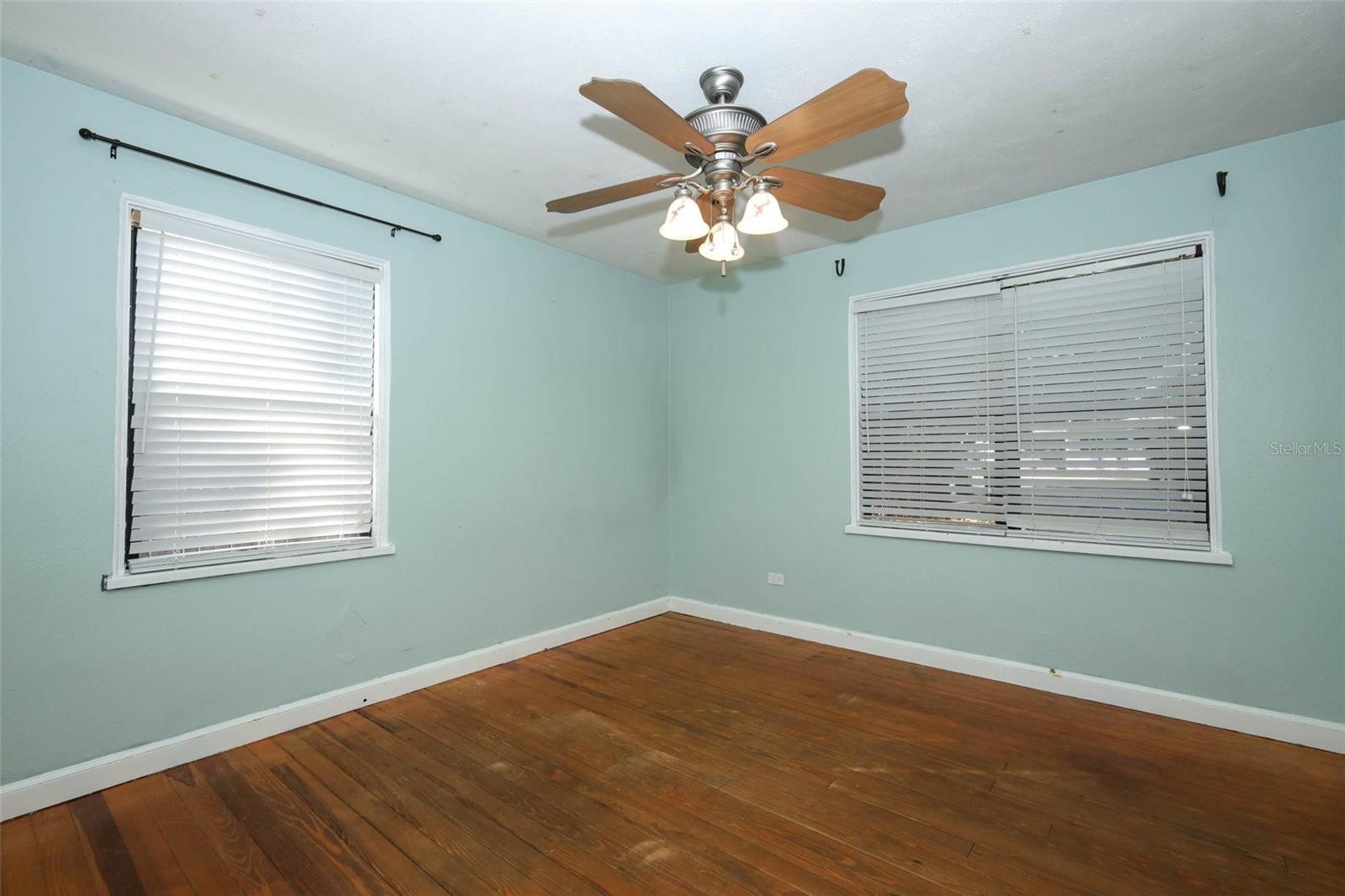 Image 7 of 34 For 921 Eldridge Street