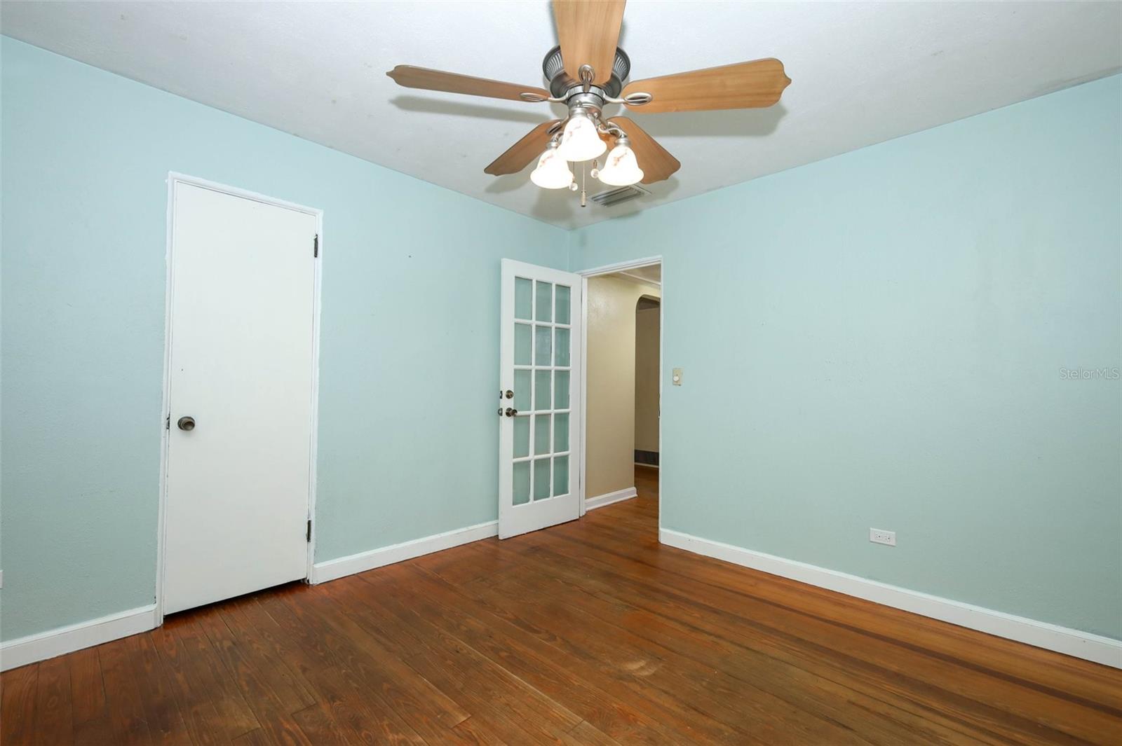 Image 8 of 34 For 921 Eldridge Street