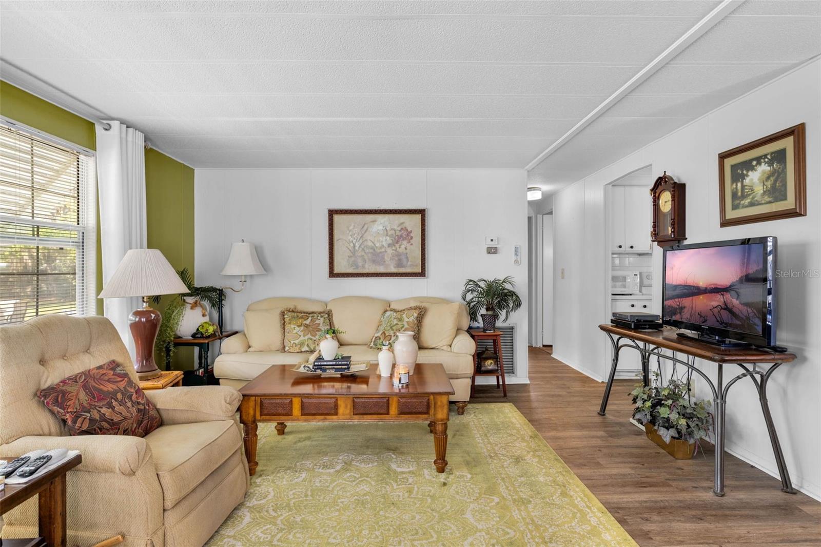 Image 11 of 53 For 8 Cocos Plumosa Drive A