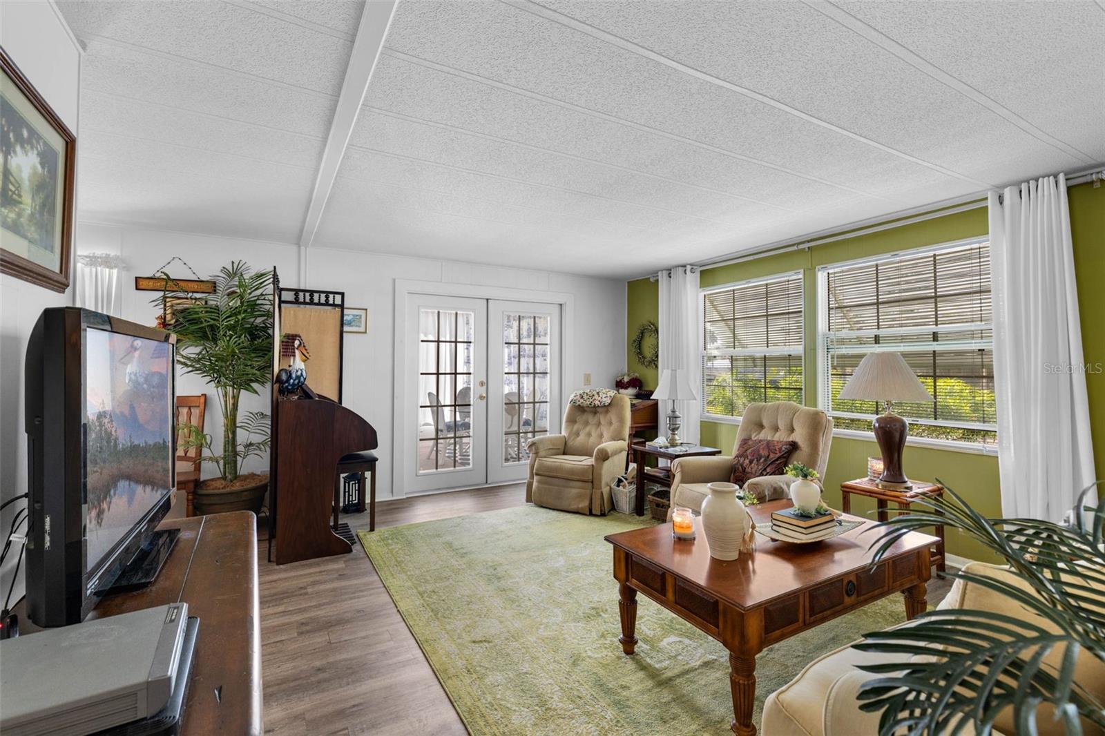 Image 13 of 53 For 8 Cocos Plumosa Drive A