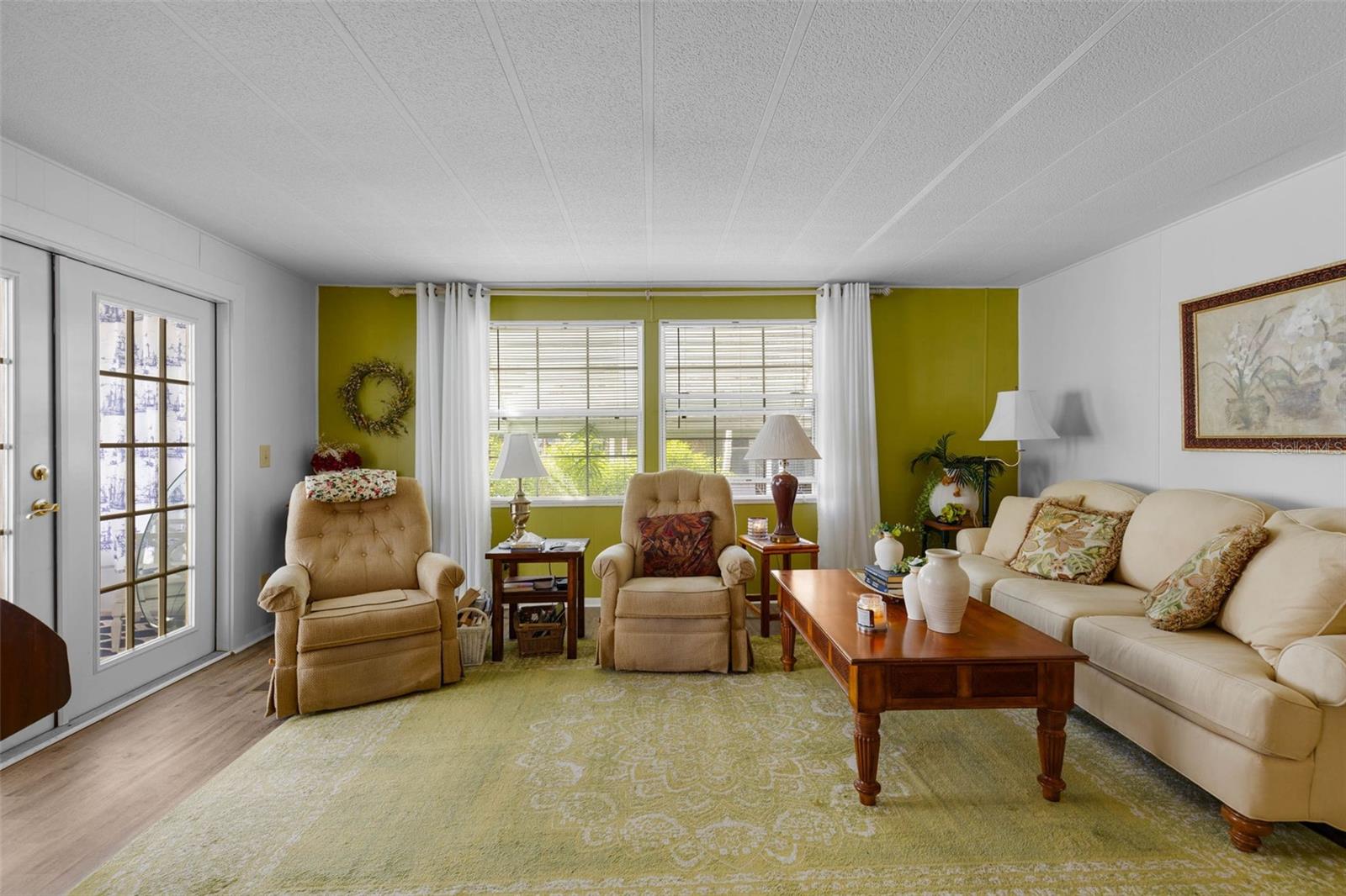 Image 14 of 53 For 8 Cocos Plumosa Drive A