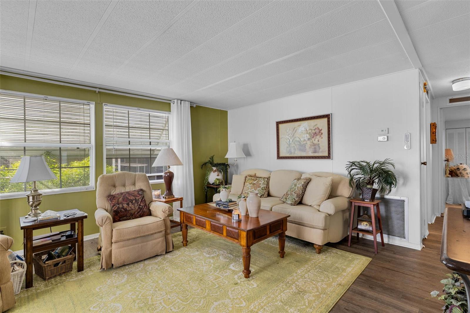 Image 16 of 53 For 8 Cocos Plumosa Drive A