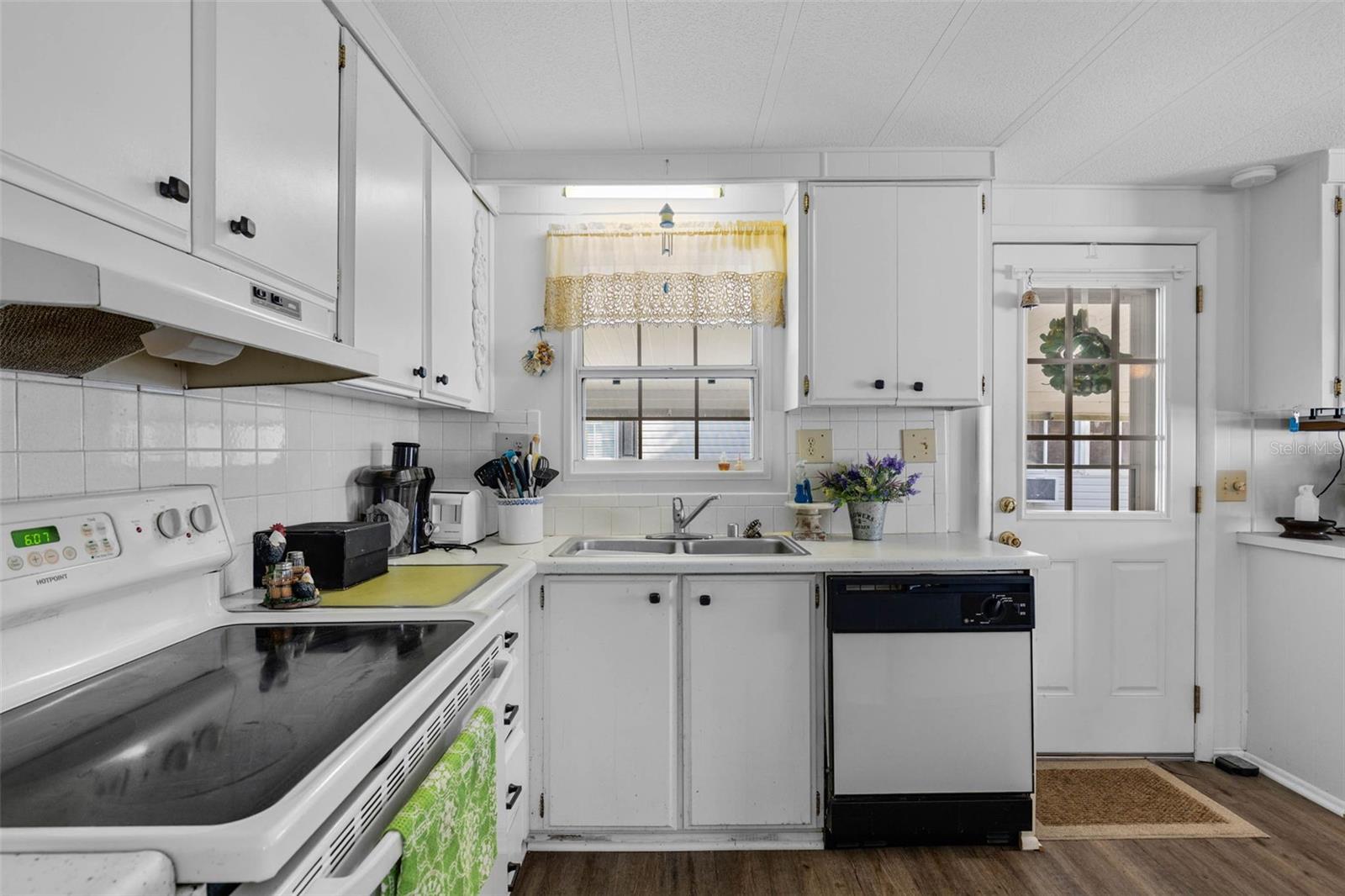 Image 23 of 53 For 8 Cocos Plumosa Drive A