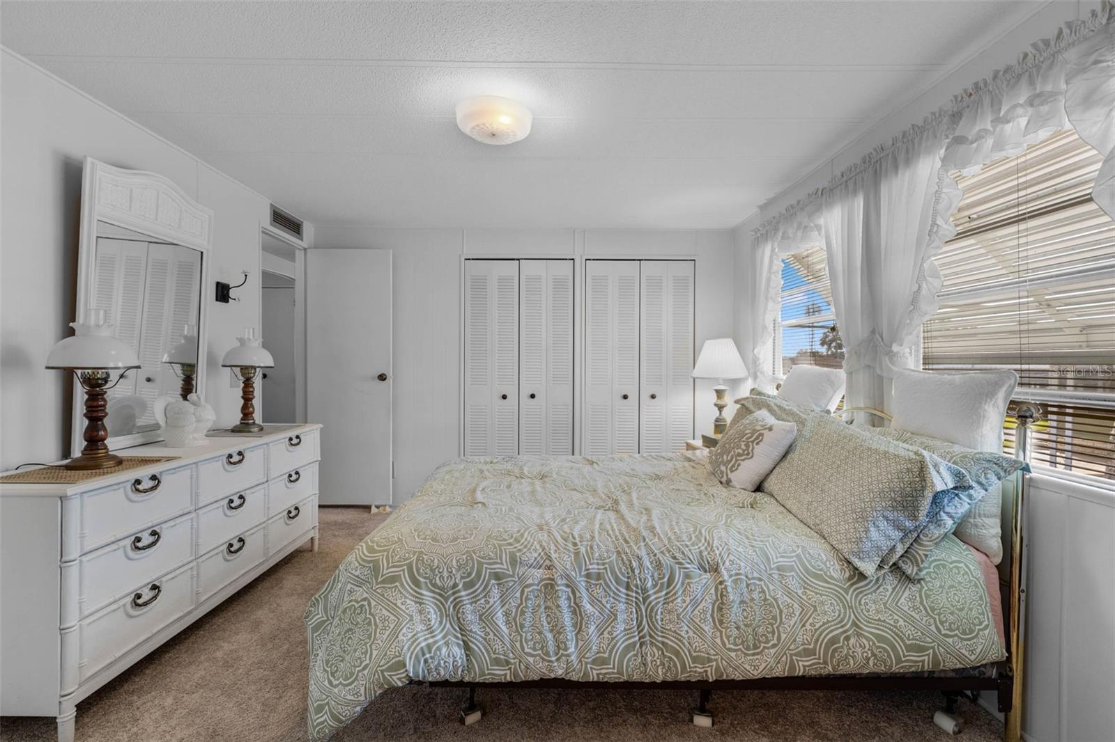 Image 27 of 53 For 8 Cocos Plumosa Drive A