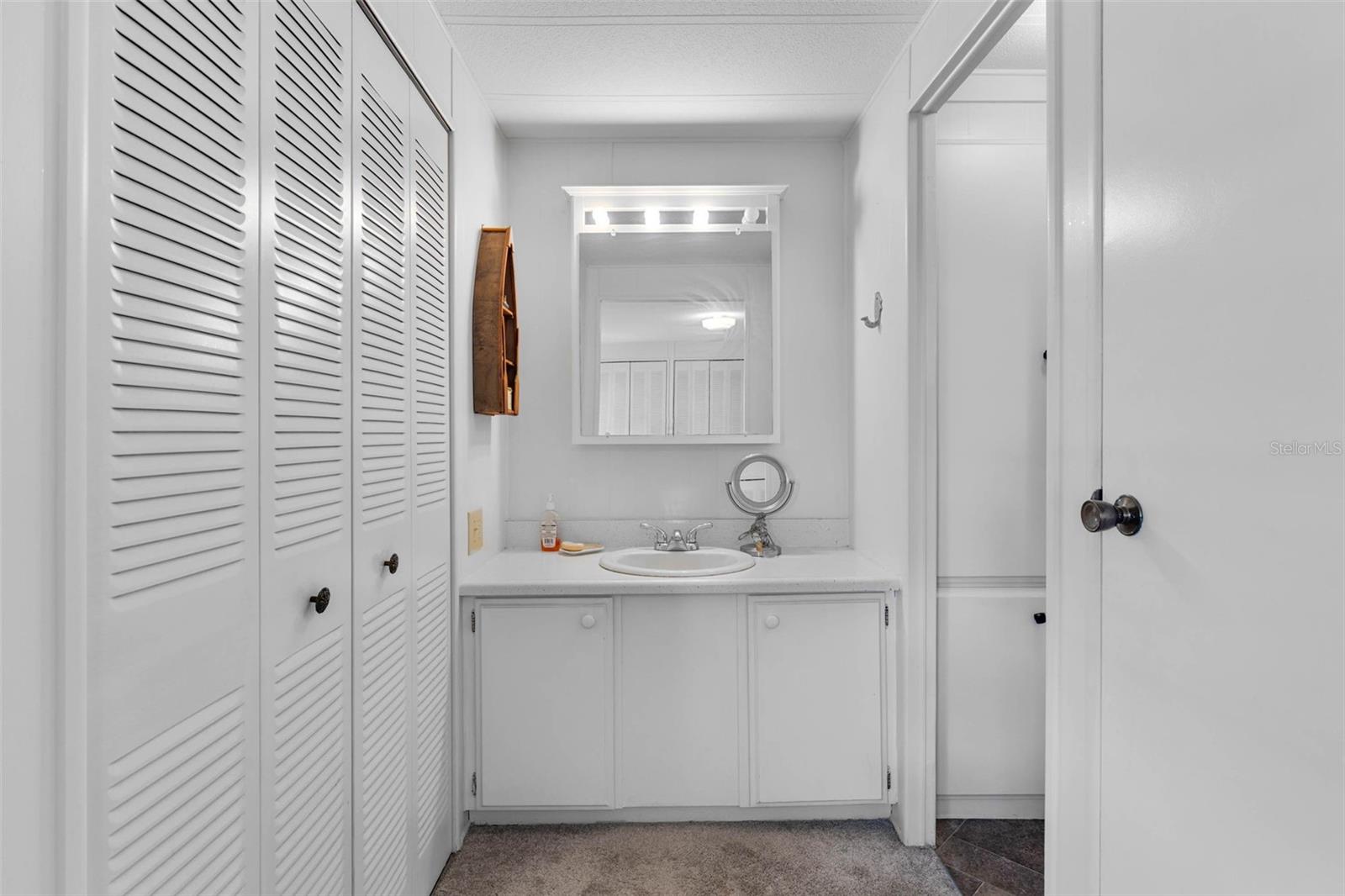 Image 28 of 53 For 8 Cocos Plumosa Drive A