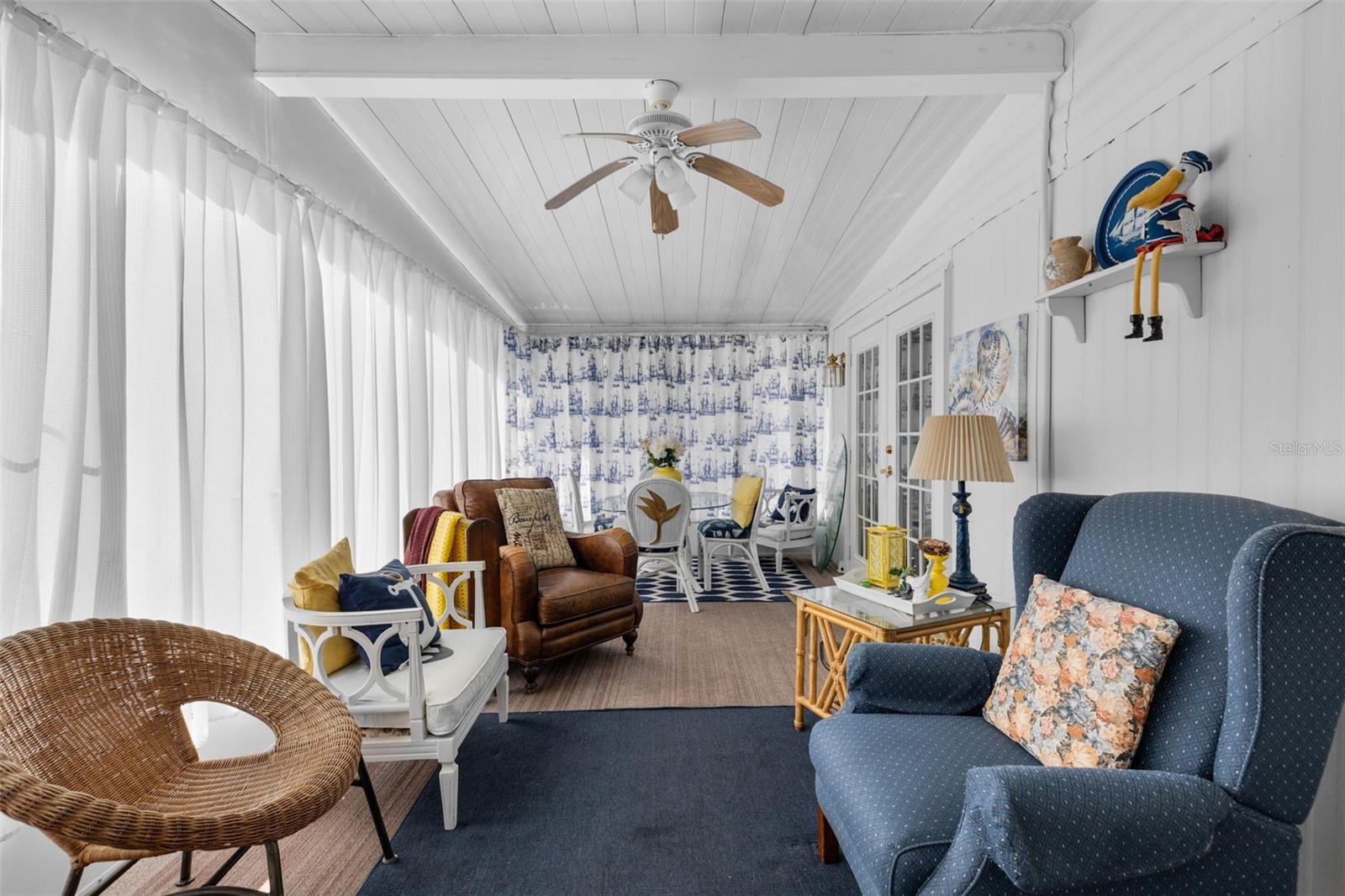 Image 5 of 53 For 8 Cocos Plumosa Drive A