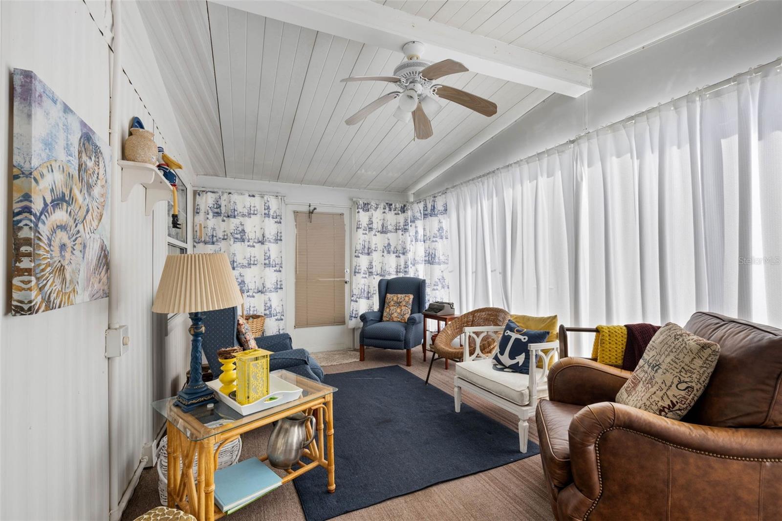 Image 8 of 53 For 8 Cocos Plumosa Drive A