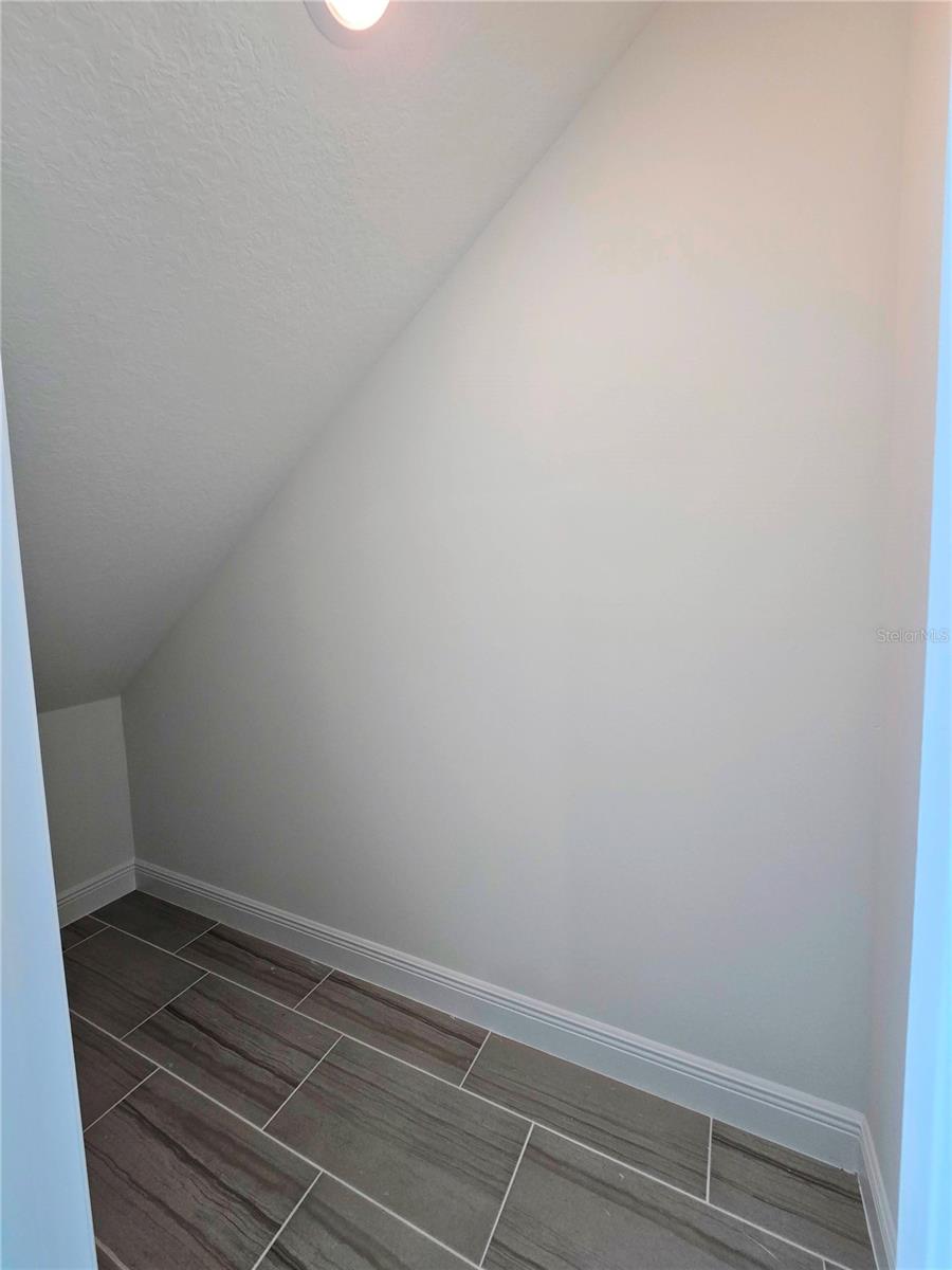 Image 9 of 37 For 2284 Hen Road