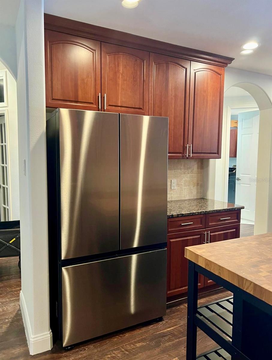 Image 10 of 58 For 8749 The Esplanade  10