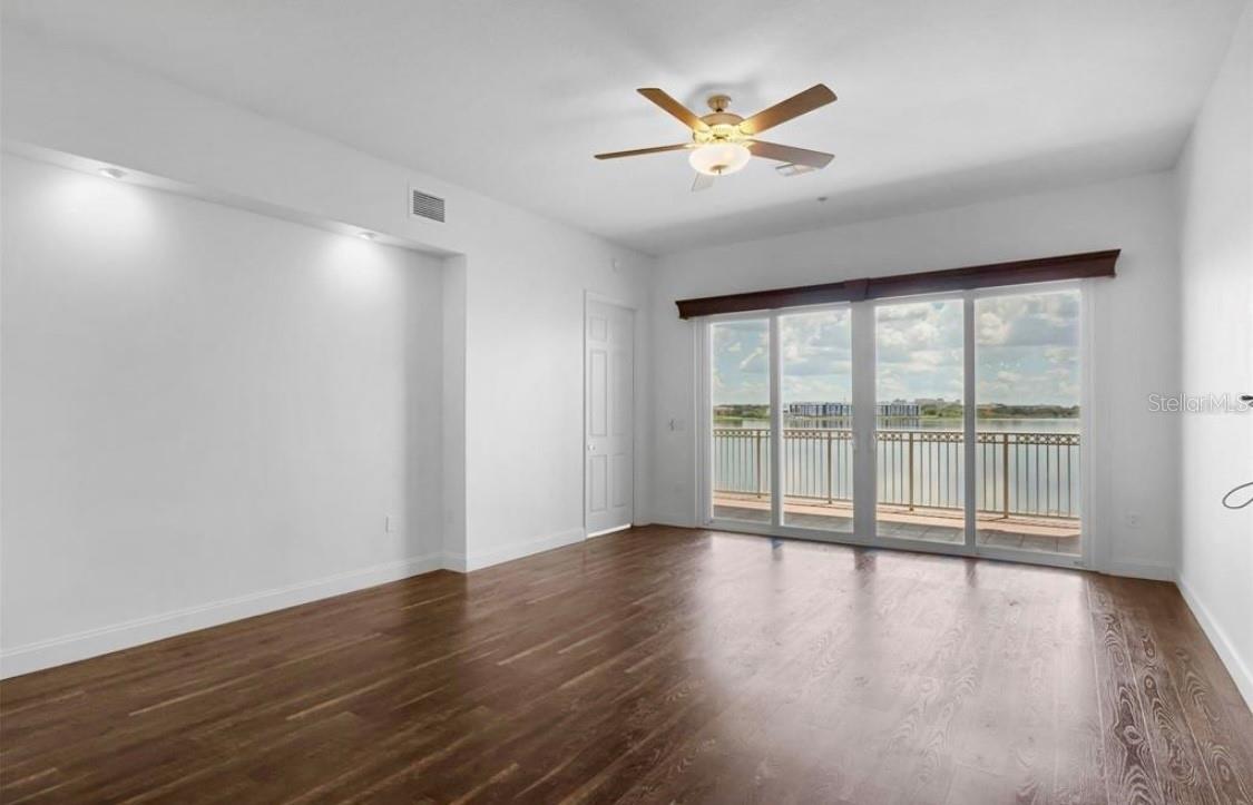 Image 21 of 58 For 8749 The Esplanade  10