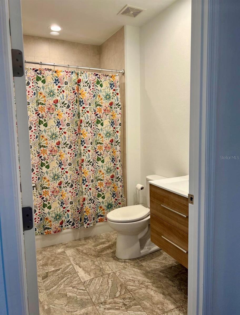 Image 25 of 58 For 8749 The Esplanade  10