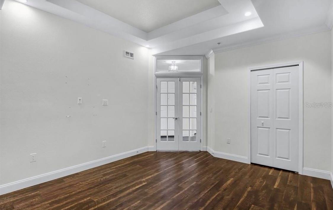 Image 29 of 58 For 8749 The Esplanade  10