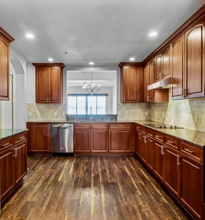 Image 3 of 58 For 8749 The Esplanade  10