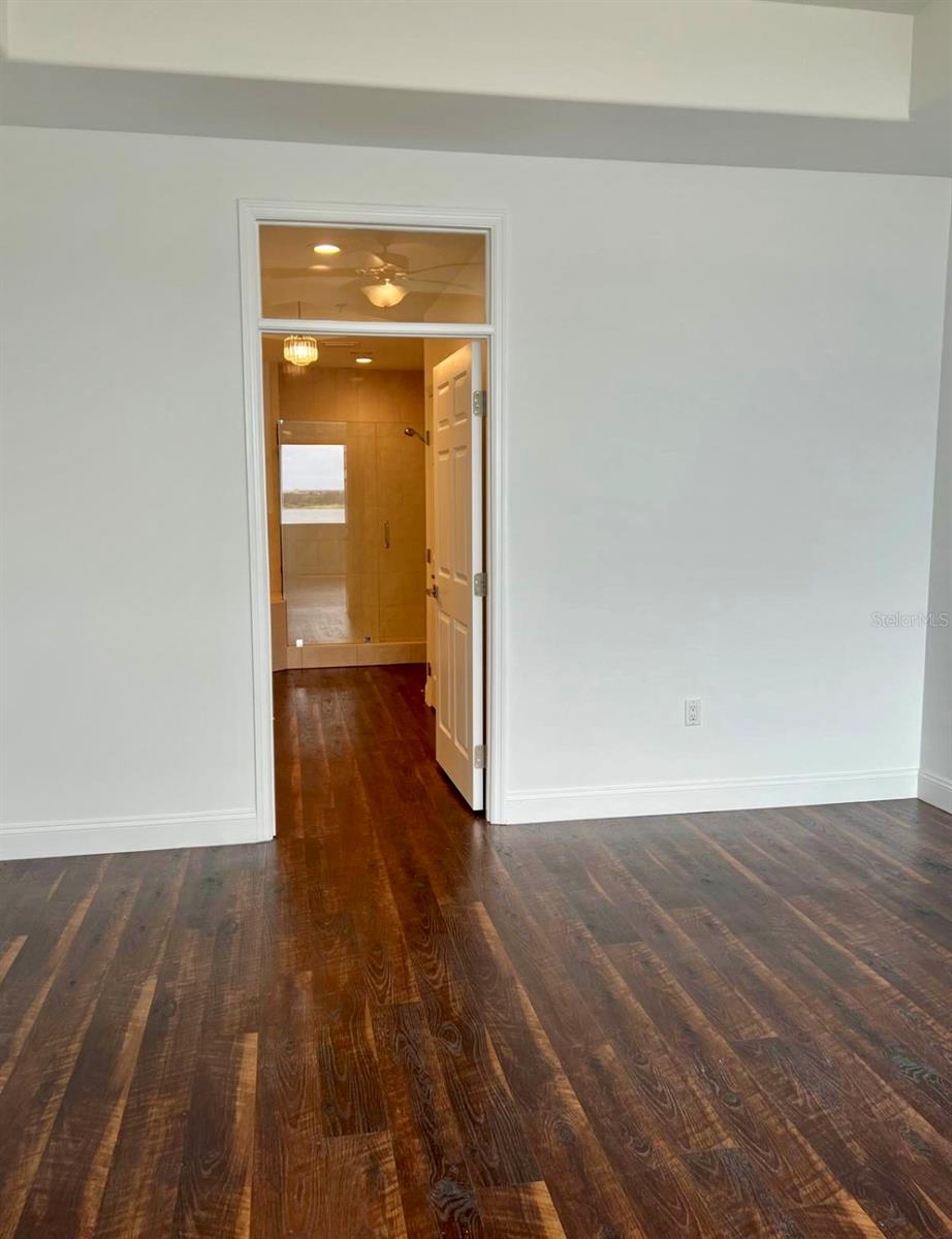 Image 30 of 58 For 8749 The Esplanade  10