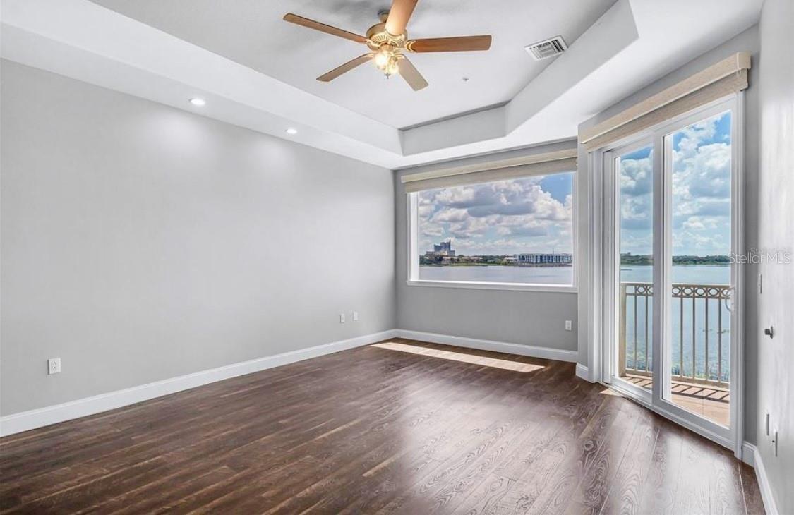 Image 33 of 58 For 8749 The Esplanade  10