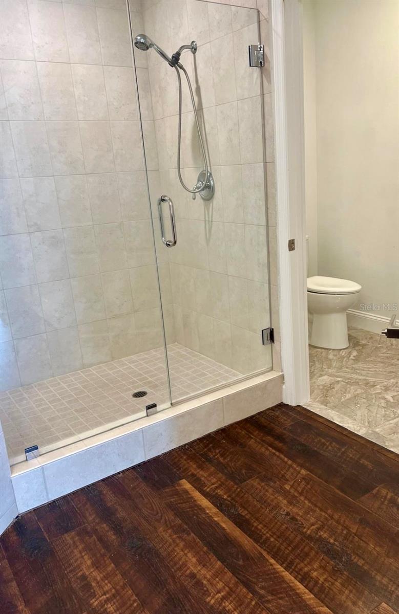 Image 38 of 58 For 8749 The Esplanade  10