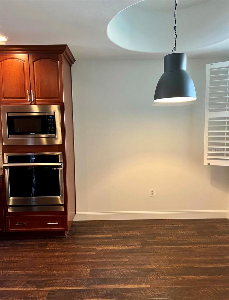 Image 6 of 58 For 8749 The Esplanade  10