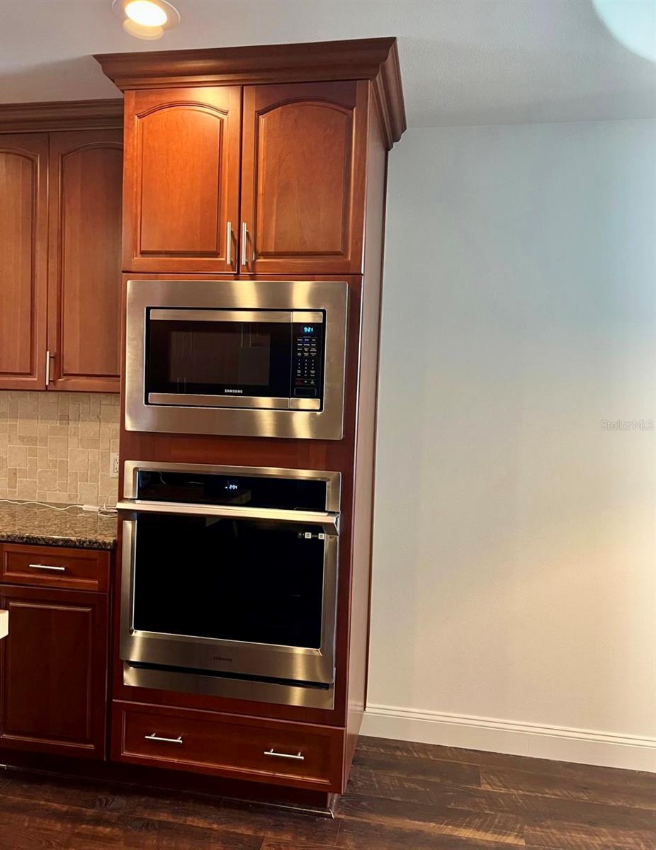 Image 7 of 58 For 8749 The Esplanade  10