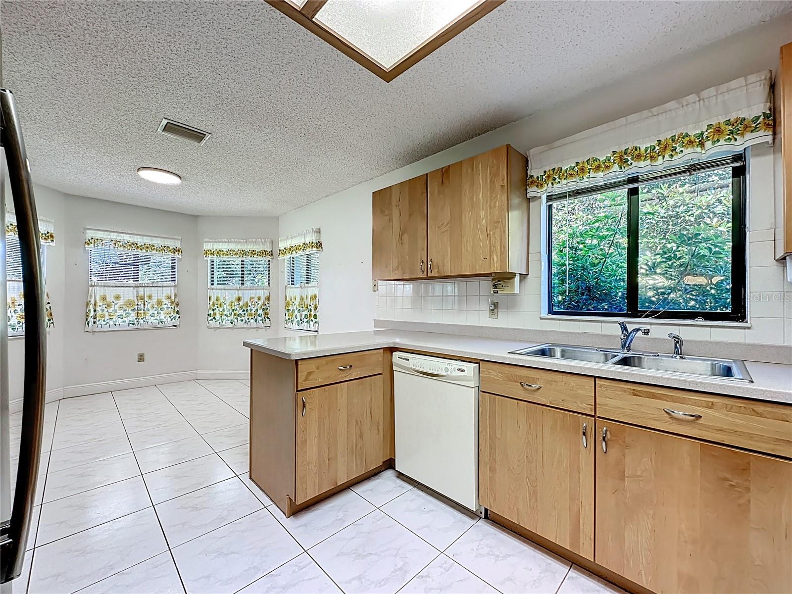 Image 16 of 39 For 2 Ferndale Lane