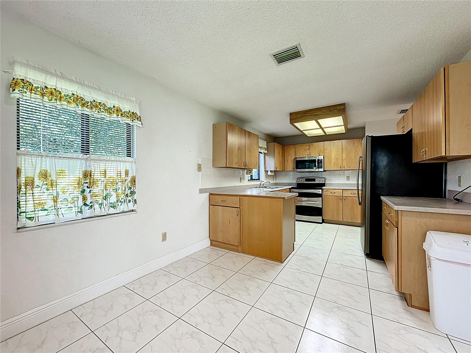 Image 20 of 39 For 2 Ferndale Lane