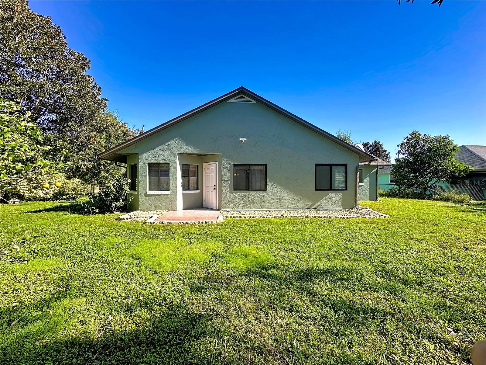 Image 33 of 39 For 2 Ferndale Lane