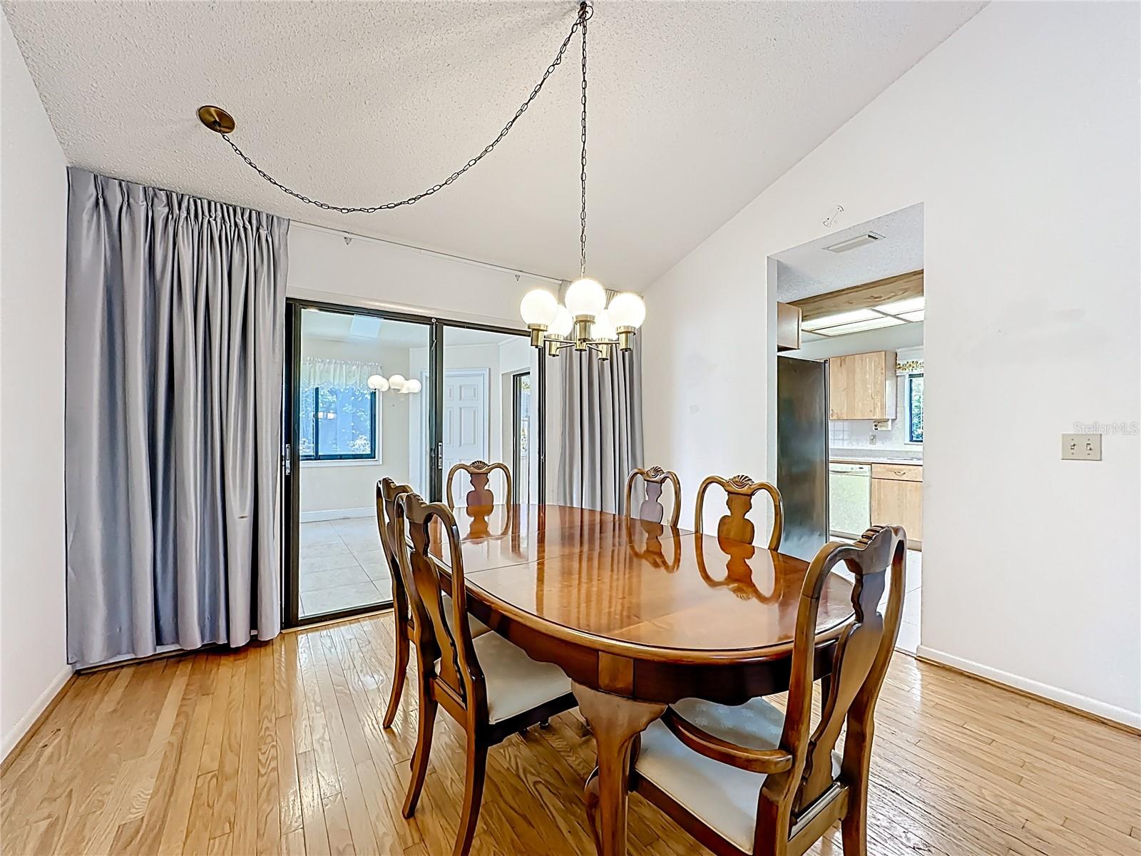 Image 7 of 39 For 2 Ferndale Lane