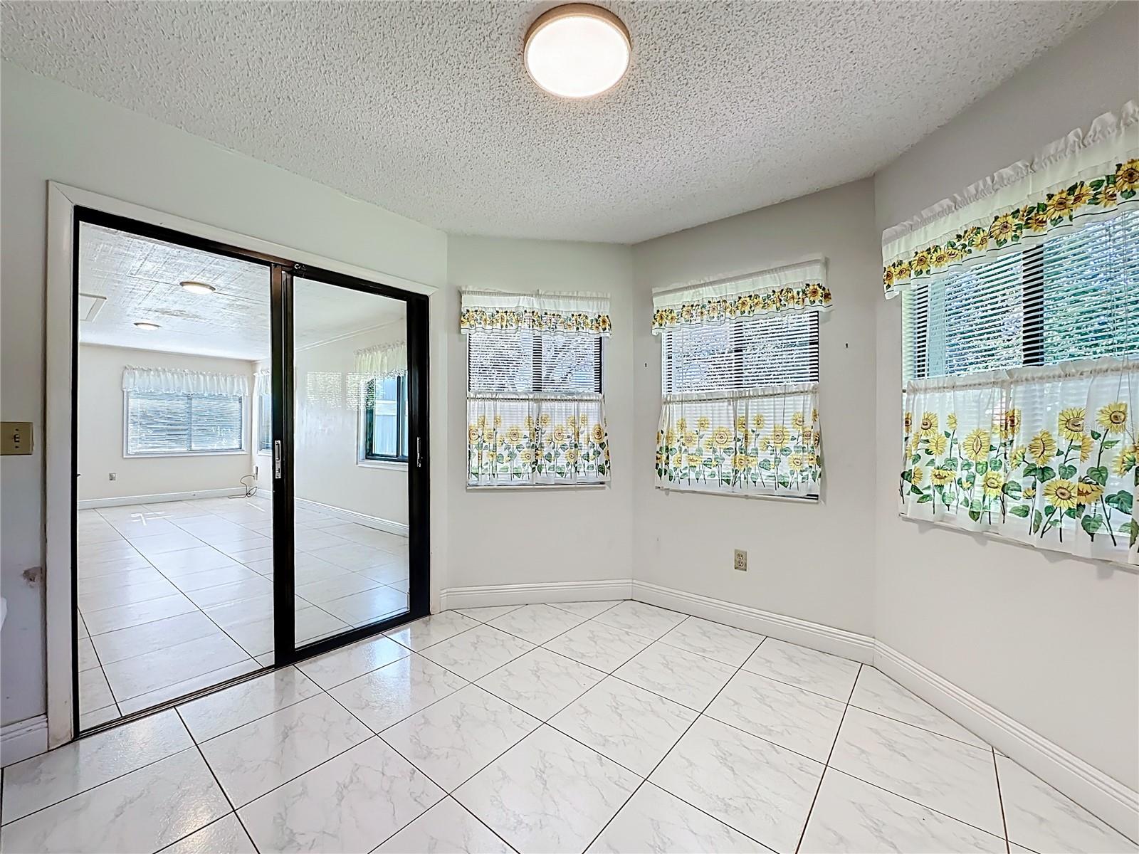 Image 9 of 39 For 2 Ferndale Lane