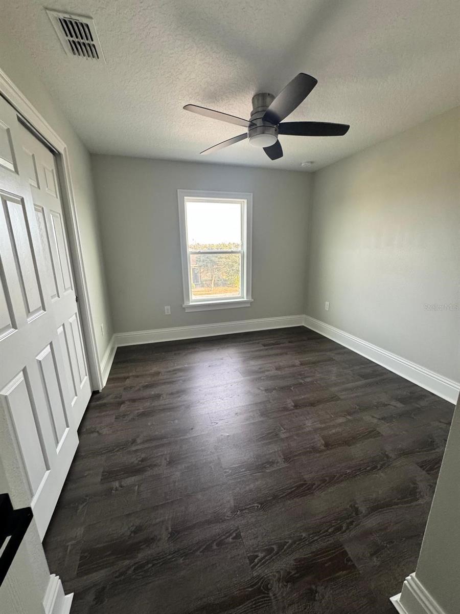 Image 21 of 26 For 420 Kestrel Drive