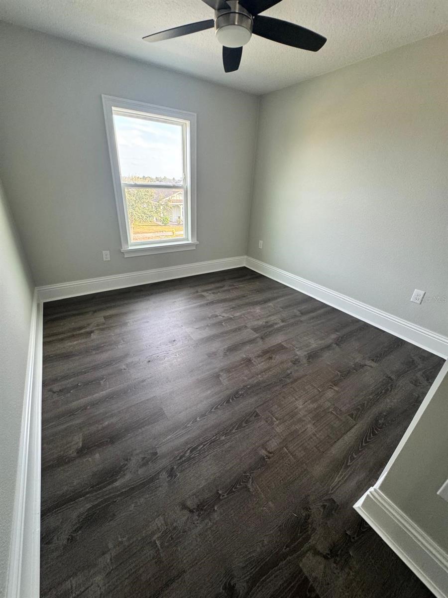 Image 23 of 26 For 420 Kestrel Drive