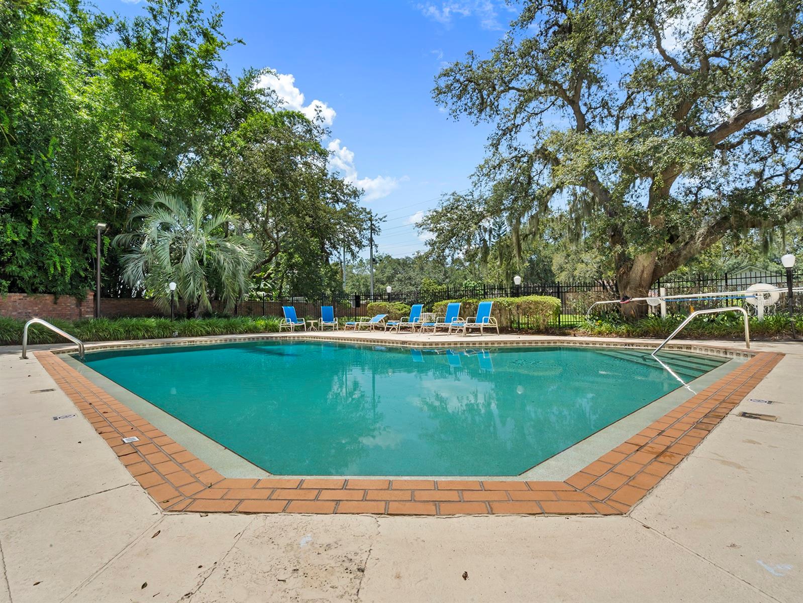 Image 26 of 29 For 1427 Whitehall Boulevard