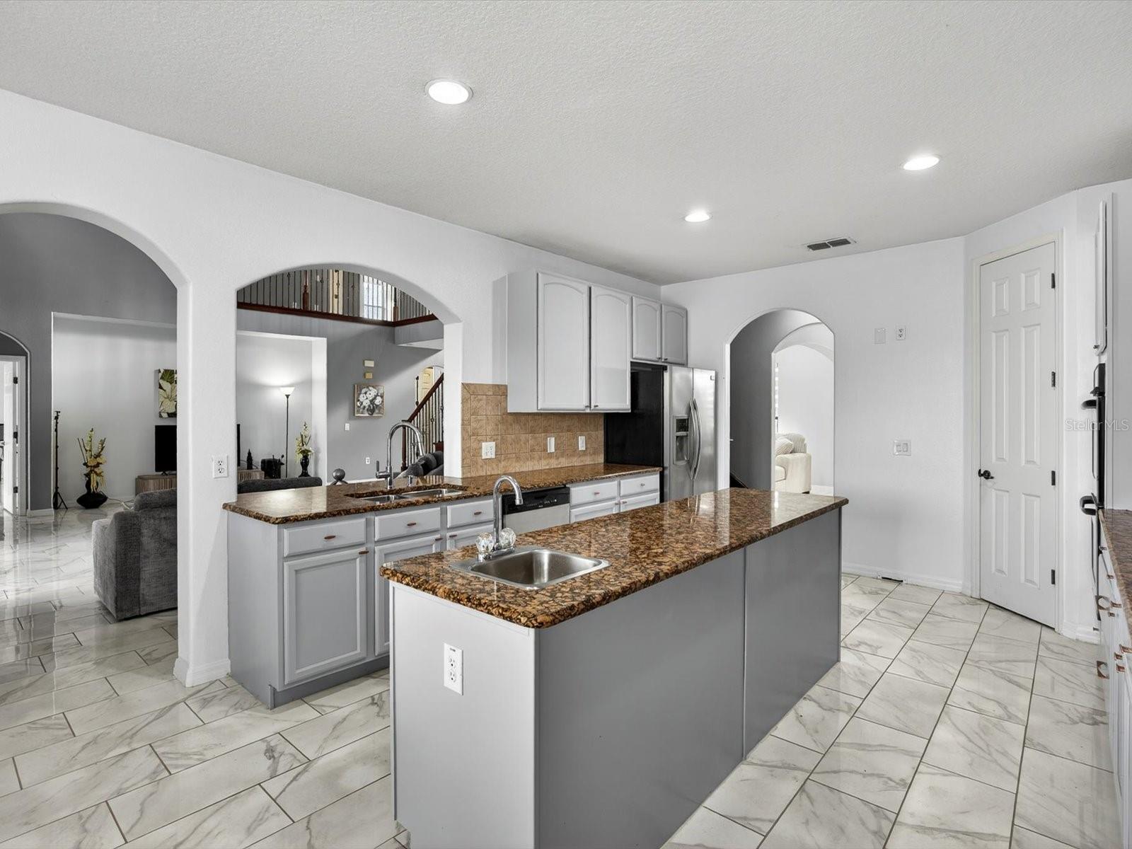 Image 21 of 67 For 1563 Angler Avenue